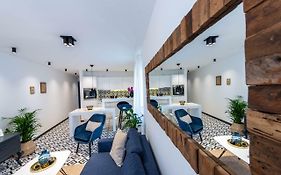 Sun And Stone Apartment